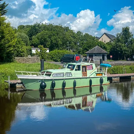 Leitrim Quay - Riverside 1 Holiday home
